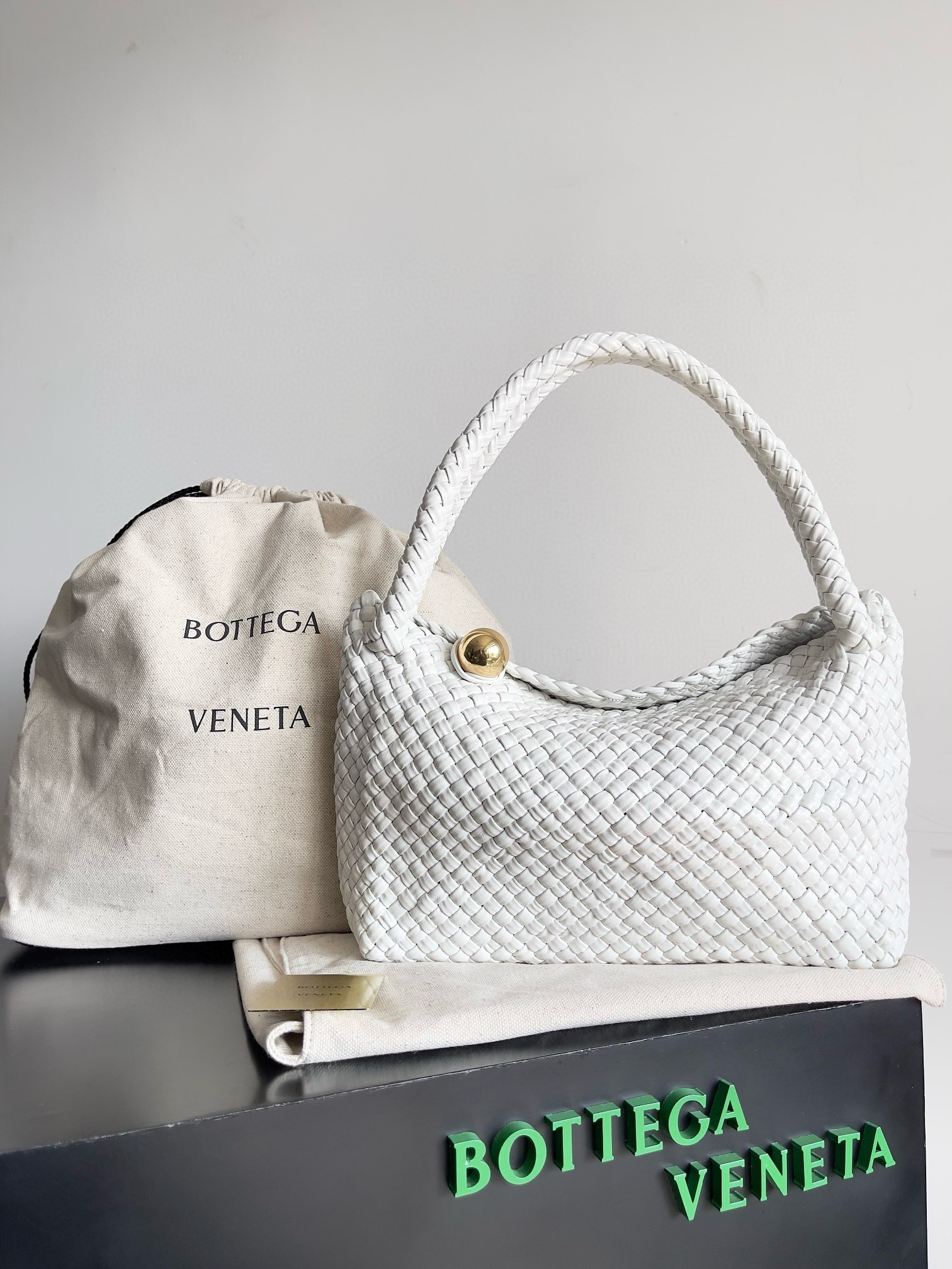 bo*te*ga Ve*ne*ta tosca bag in white intrecciato calfskin