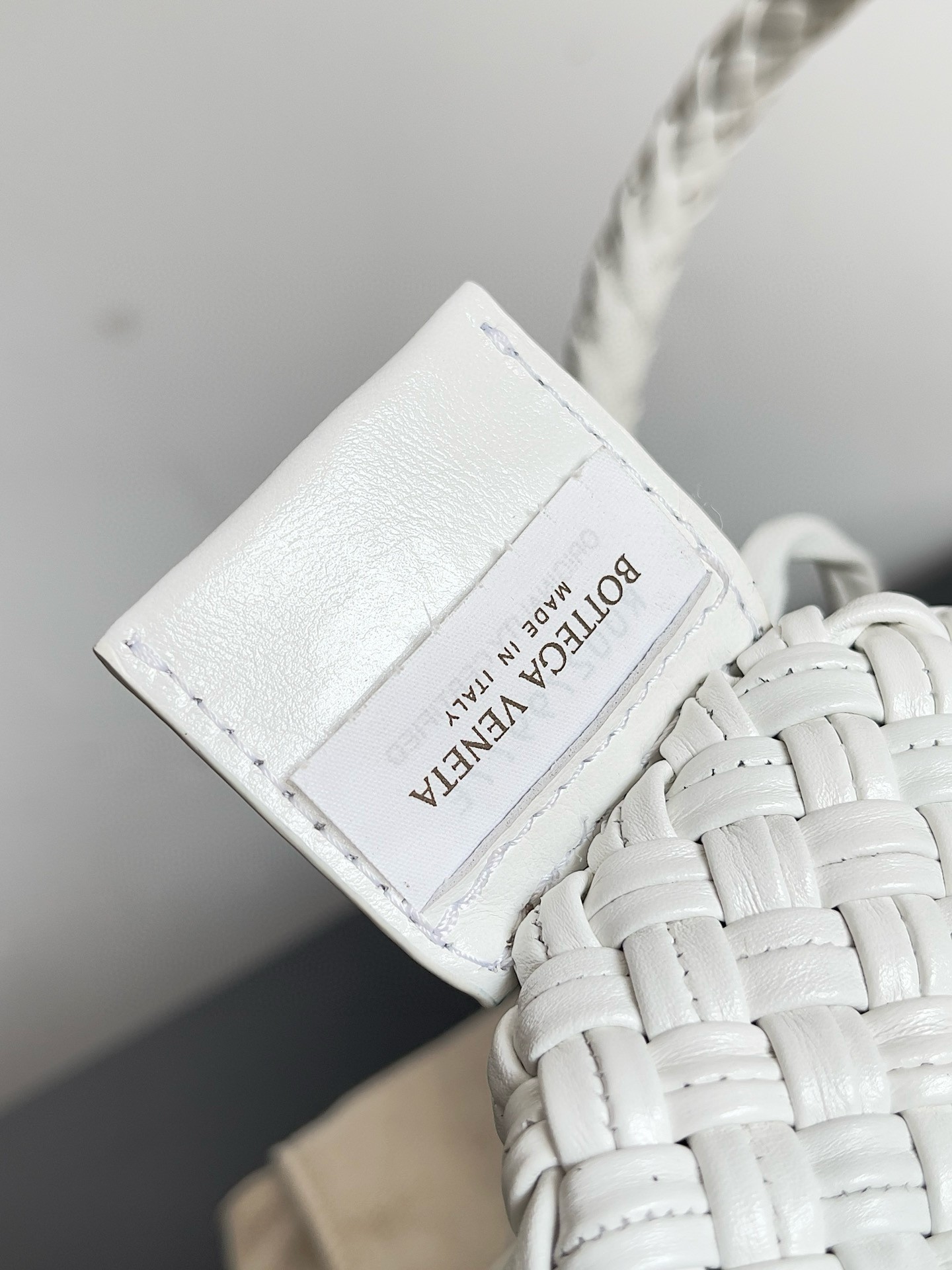 bo*te*ga Ve*ne*ta tosca bag in white intrecciato calfskin