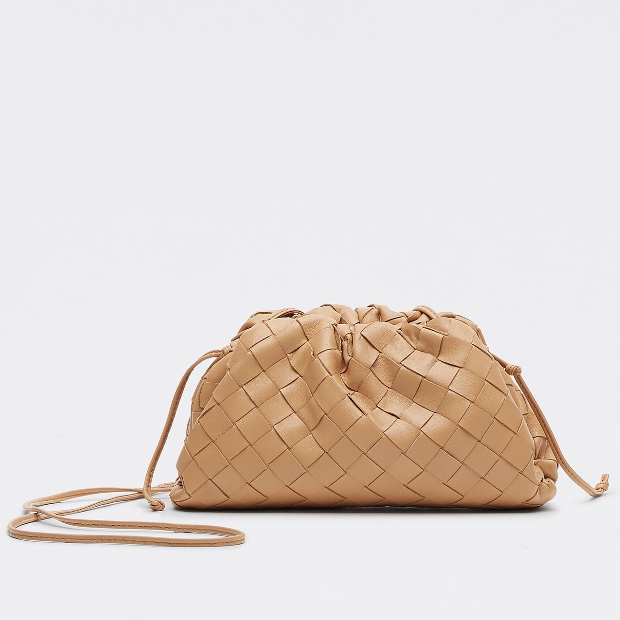 bo*te*ga Ve*ne*ta mini pouch in beige intrecciato lambskin