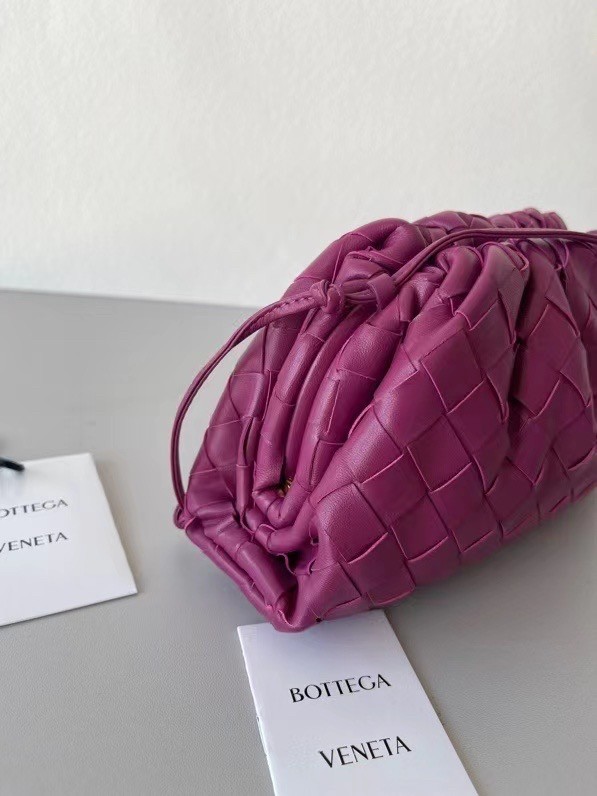 bo*te*ga Ve*ne*ta mini pouch in cinnabar intrecciato lambskin