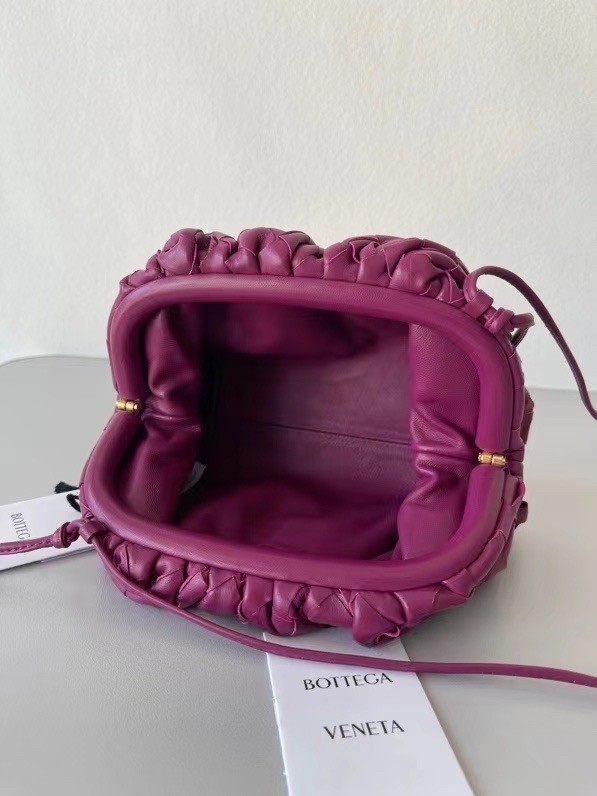 bo*te*ga Ve*ne*ta mini pouch in cinnabar intrecciato lambskin