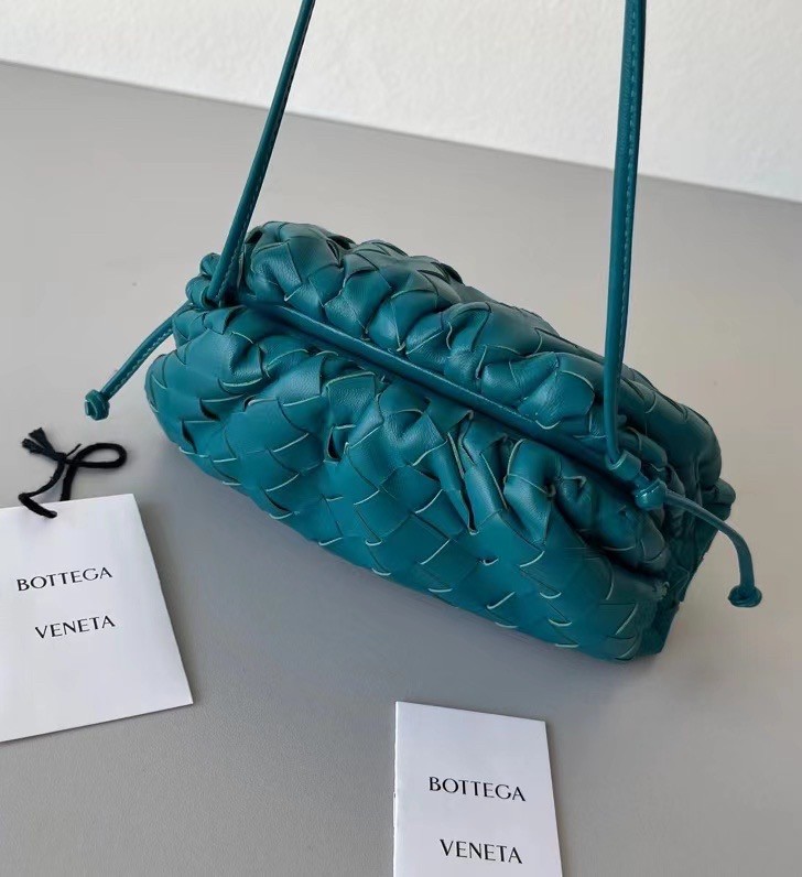 bo*te*ga Ve*ne*ta mini pouch in mallard intrecciato lambskin