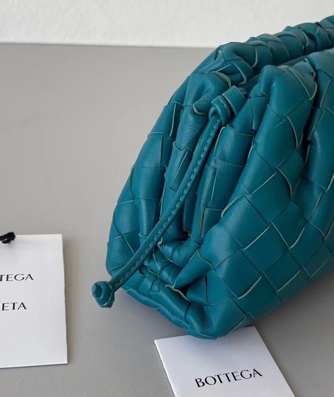 bo*te*ga Ve*ne*ta mini pouch in mallard intrecciato lambskin