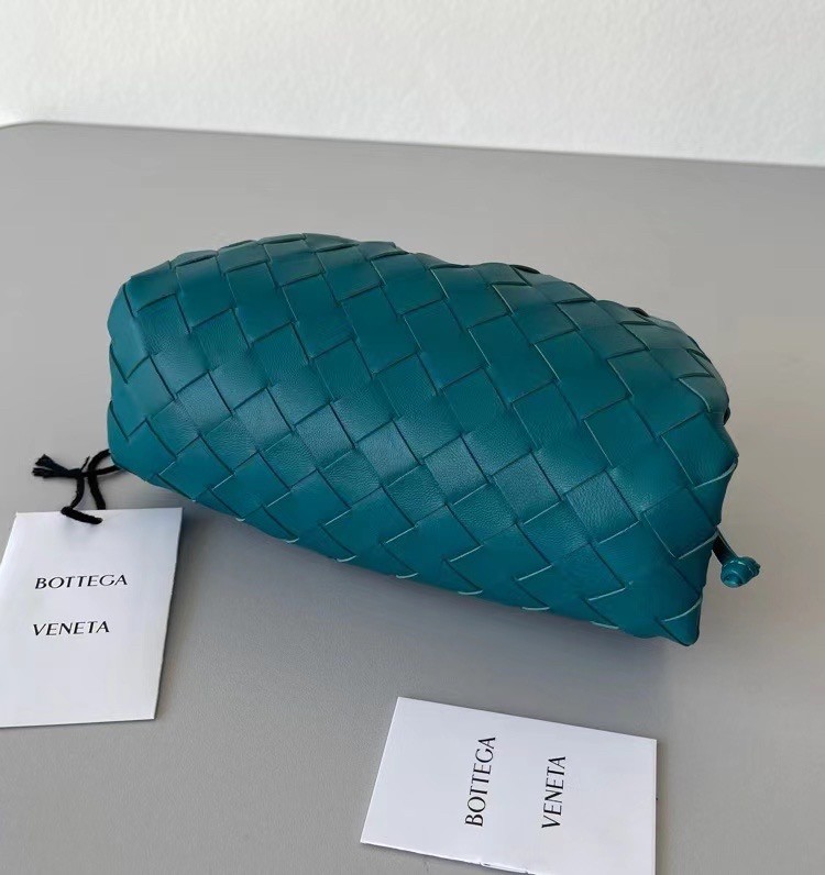 bo*te*ga Ve*ne*ta mini pouch in mallard intrecciato lambskin