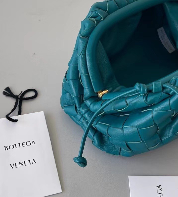 bo*te*ga Ve*ne*ta mini pouch in mallard intrecciato lambskin