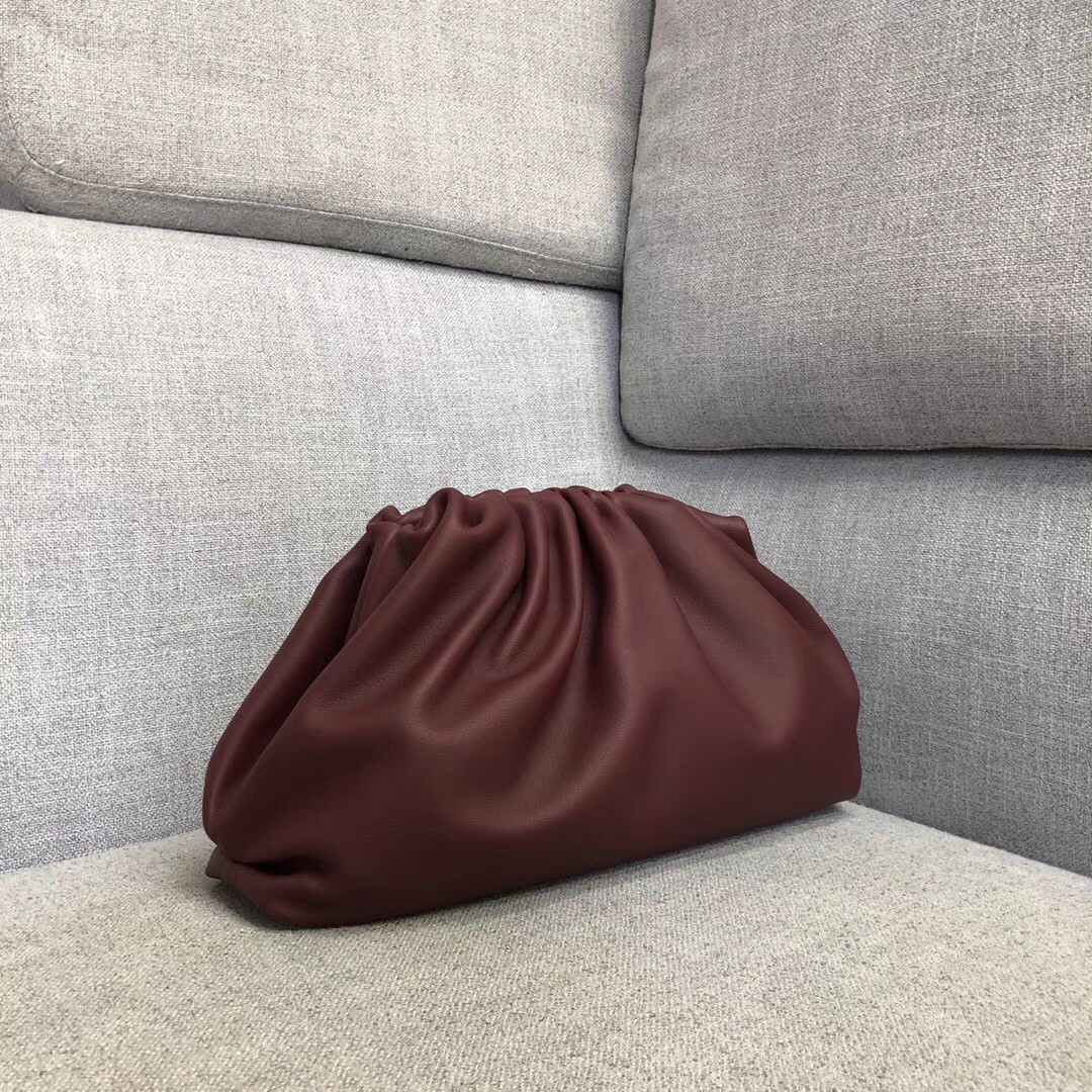 bo*te*ga Ve*ne*ta the pouch clutch in bordeaux calfskin