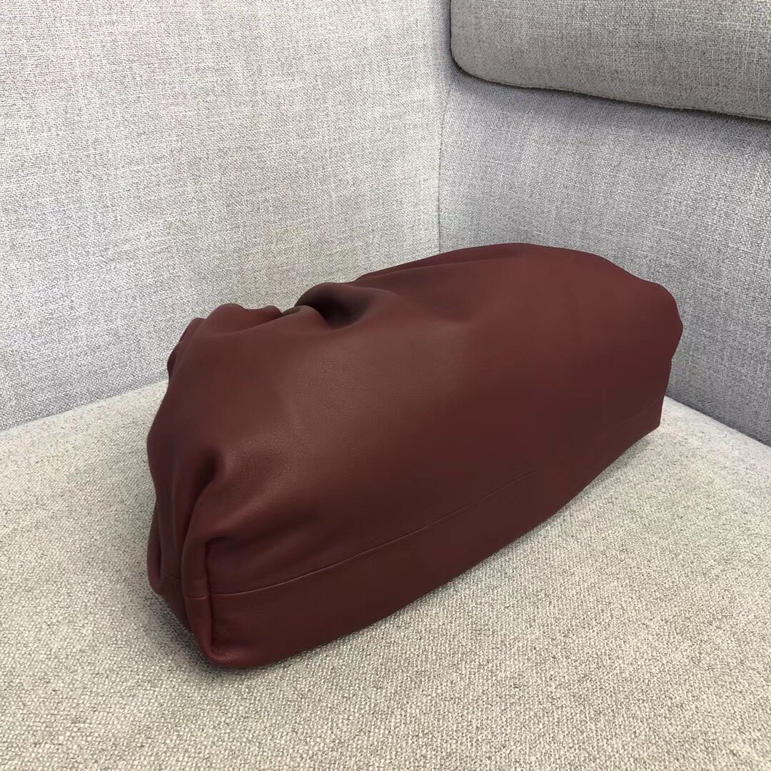 bo*te*ga Ve*ne*ta the pouch clutch in bordeaux calfskin