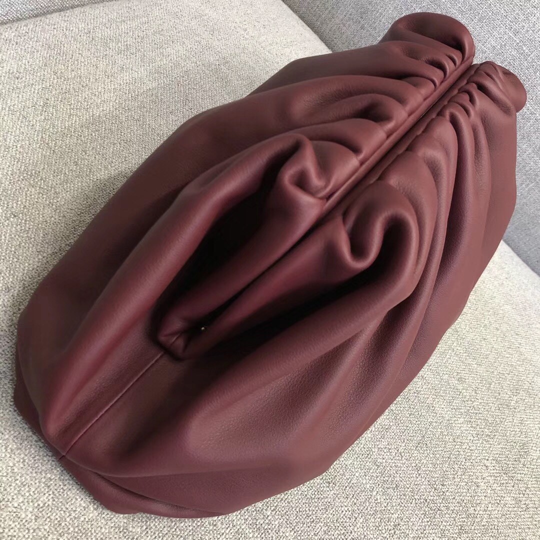 bo*te*ga Ve*ne*ta the pouch clutch in bordeaux calfskin