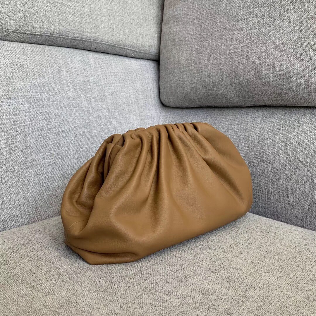 bo*te*ga Ve*ne*ta the pouch clutch in camel calfskin