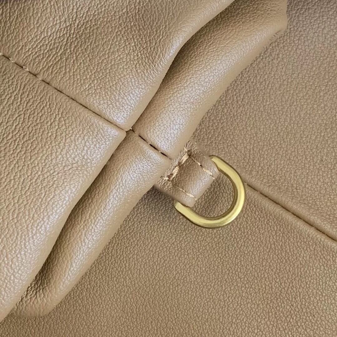 bo*te*ga Ve*ne*ta the pouch clutch in camel calfskin