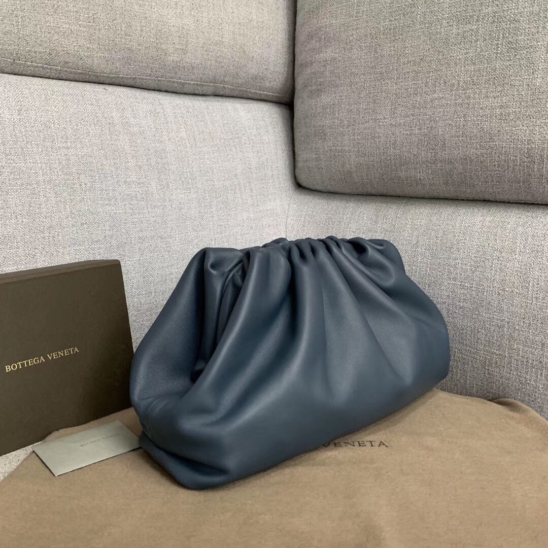 bo*te*ga Ve*ne*ta the pouch clutch in navy blue calfskin