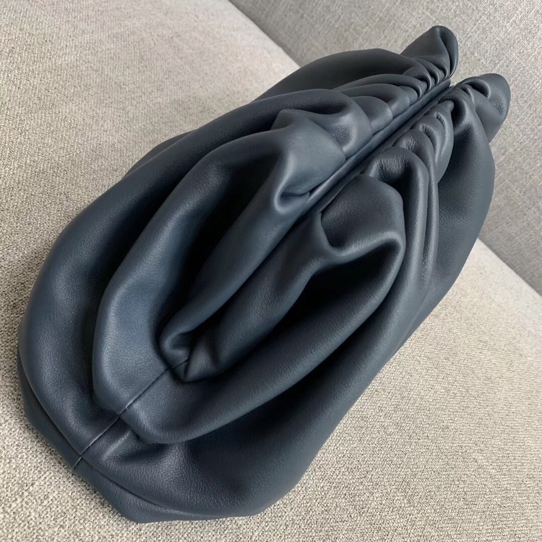 bo*te*ga Ve*ne*ta the pouch clutch in navy blue calfskin