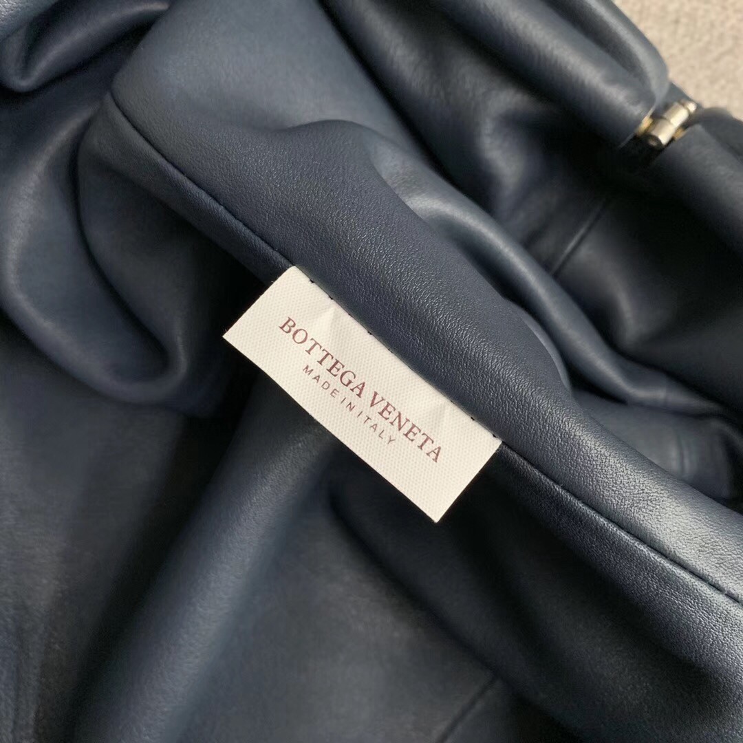 bo*te*ga Ve*ne*ta the pouch clutch in navy blue calfskin