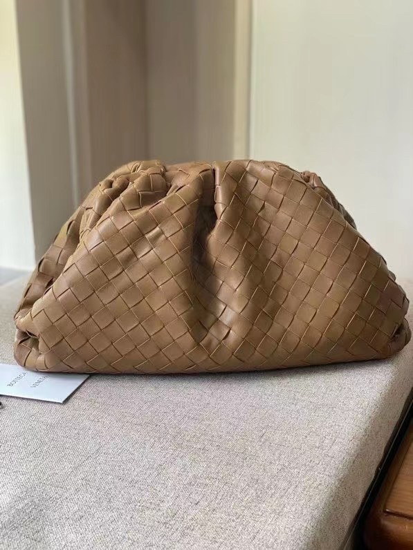 bo*te*ga Ve*ne*ta large pouch clutch in caramel intrecciato lambskin