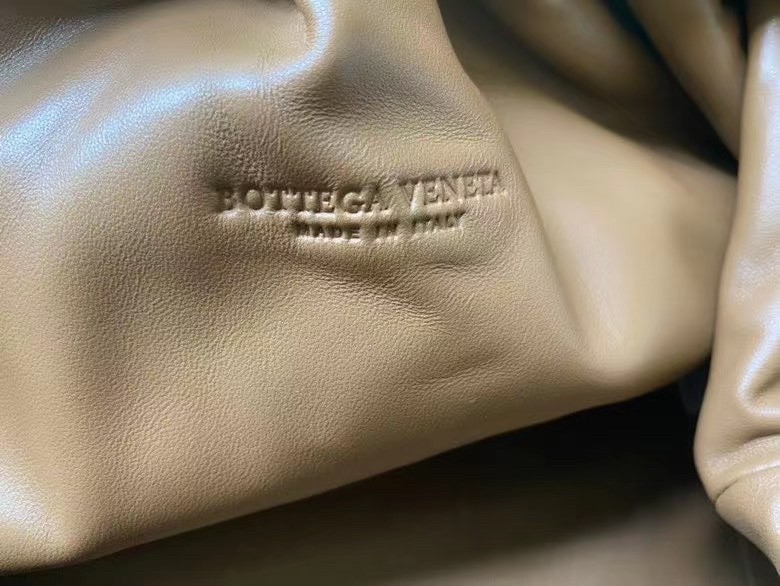 bo*te*ga Ve*ne*ta large pouch clutch in caramel intrecciato lambskin