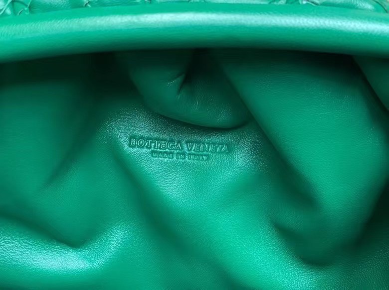 bo*te*ga Ve*ne*ta large pouch clutch in green intrecciato lambskin