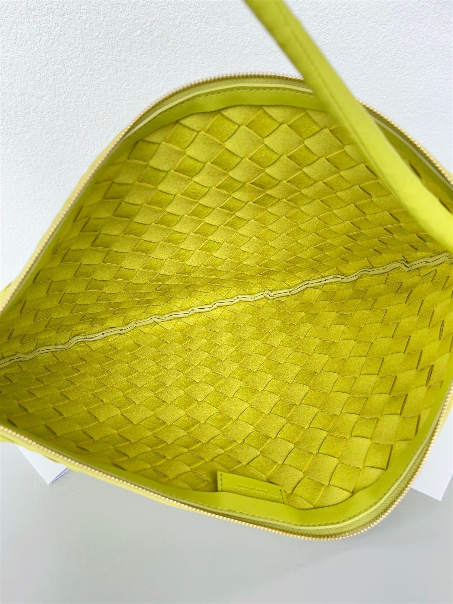 bo*te*ga Ve*ne*ta turn bag in acid kiwi intrecciato lambskin