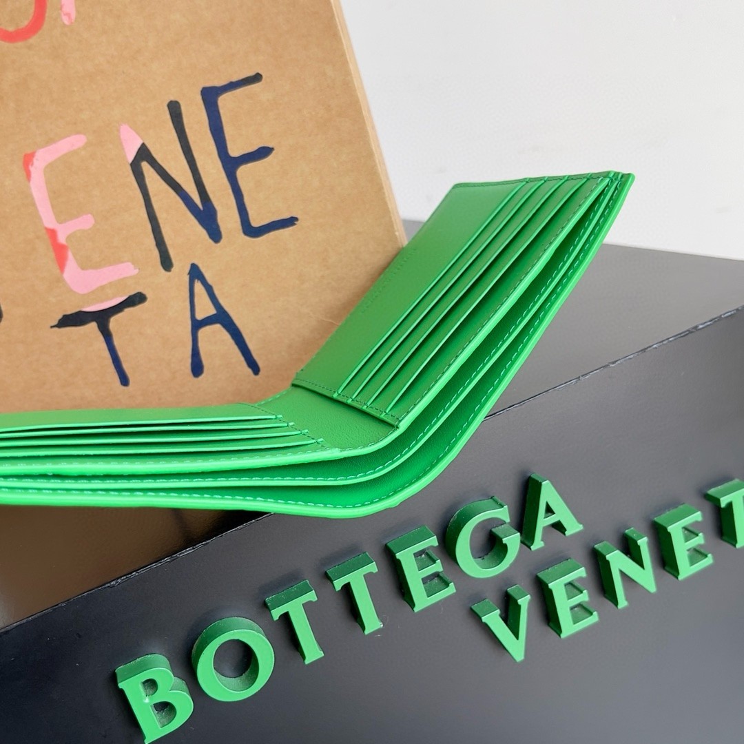 bo*te*ga Ve*ne*ta bi-fold wallet in parakeet intrecciato calfskin