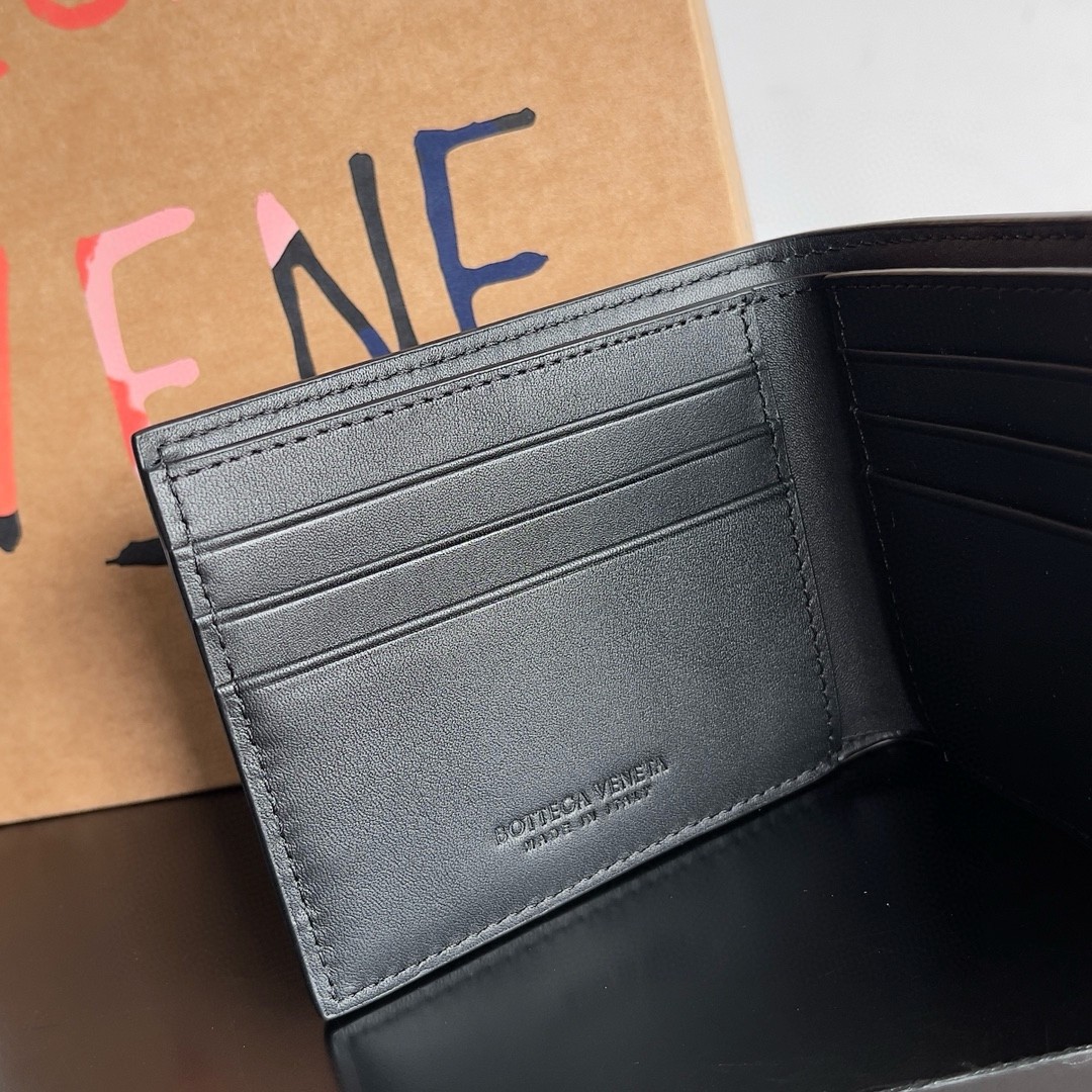 bo*te*ga Ve*ne*ta cassette bi-fold wallet in black intrecciato calfskin