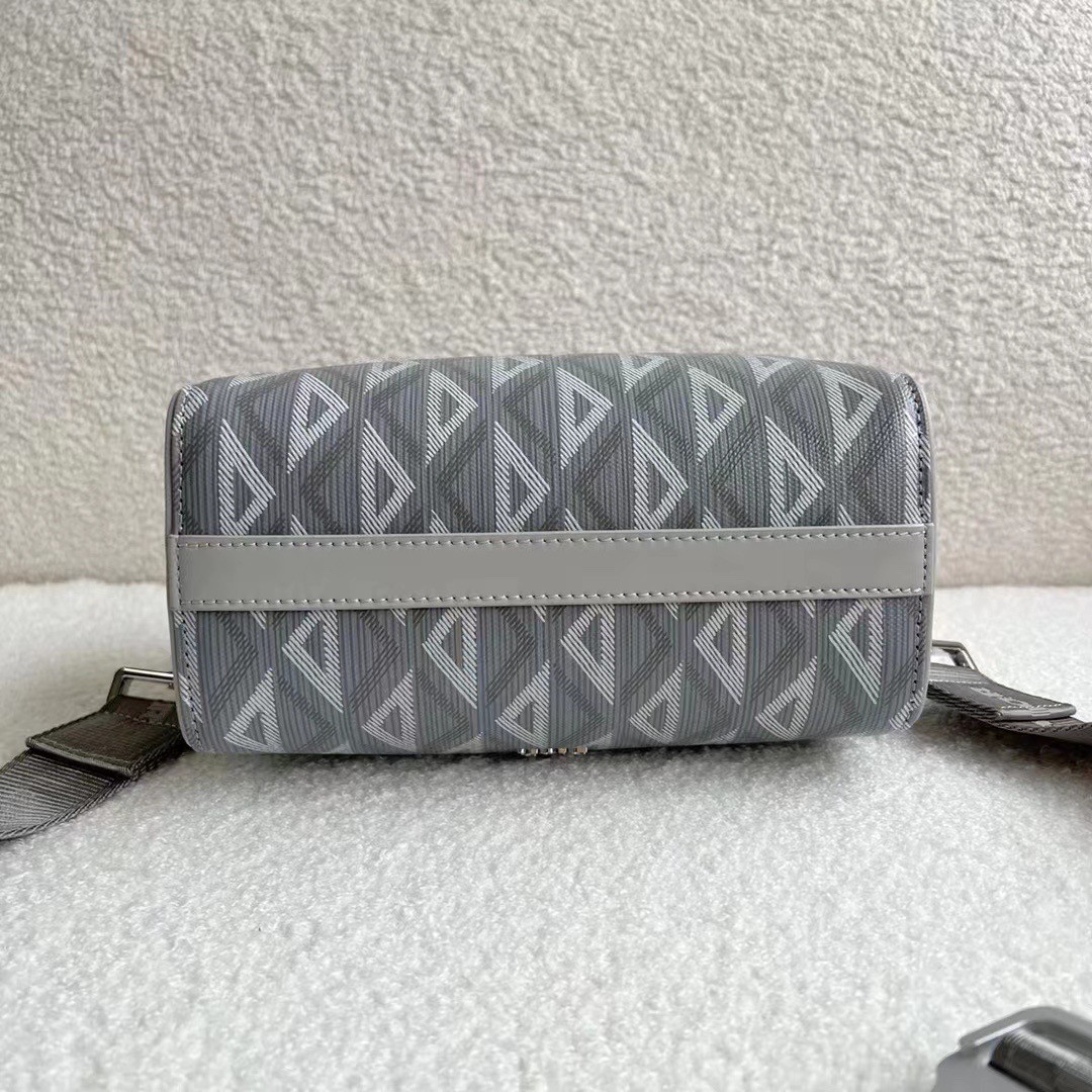 D*or lingot messenger bag in gray cd diamond canvas