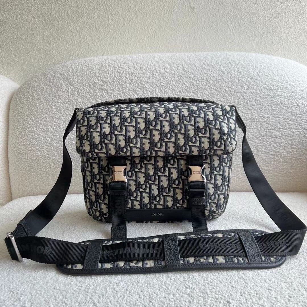 D*or explorer messenger bag in black D*or oblique jacquard