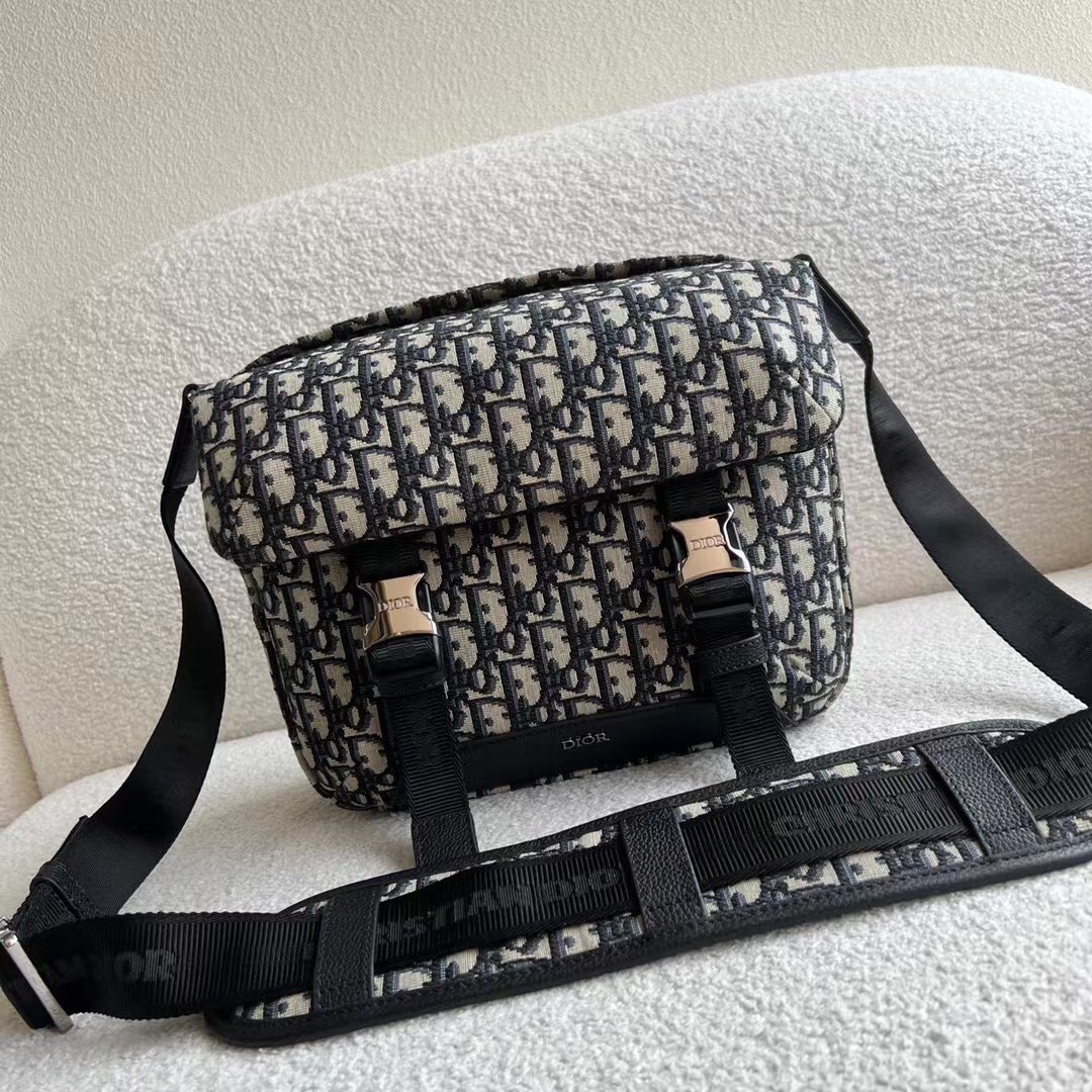 D*or explorer messenger bag in black D*or oblique jacquard