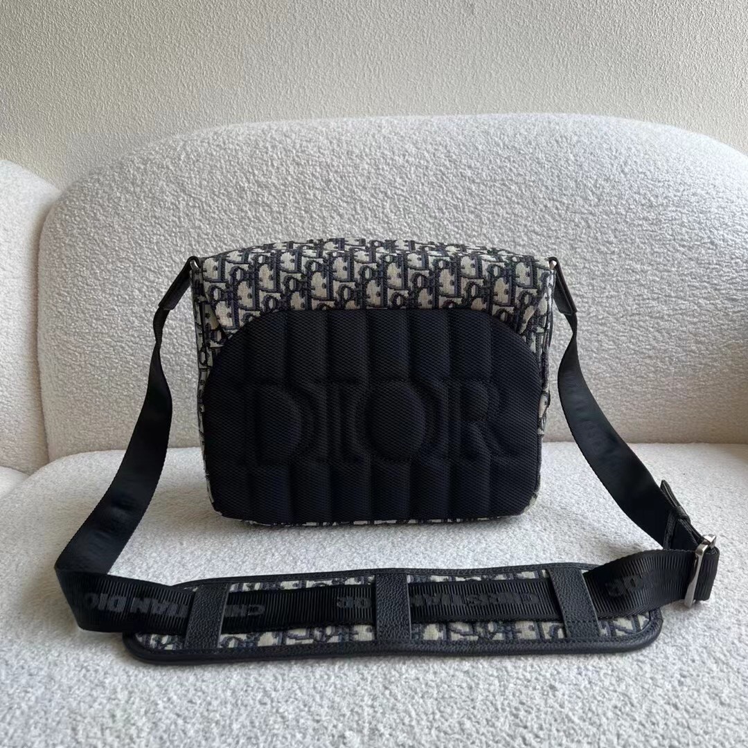 D*or explorer messenger bag in black D*or oblique jacquard