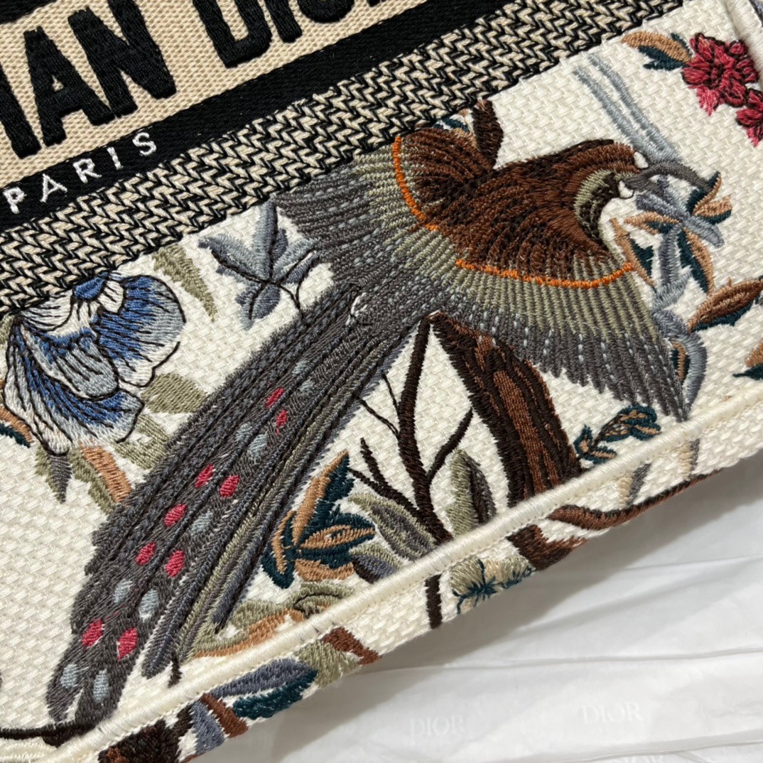 D*or small book tote bag in white jardin d