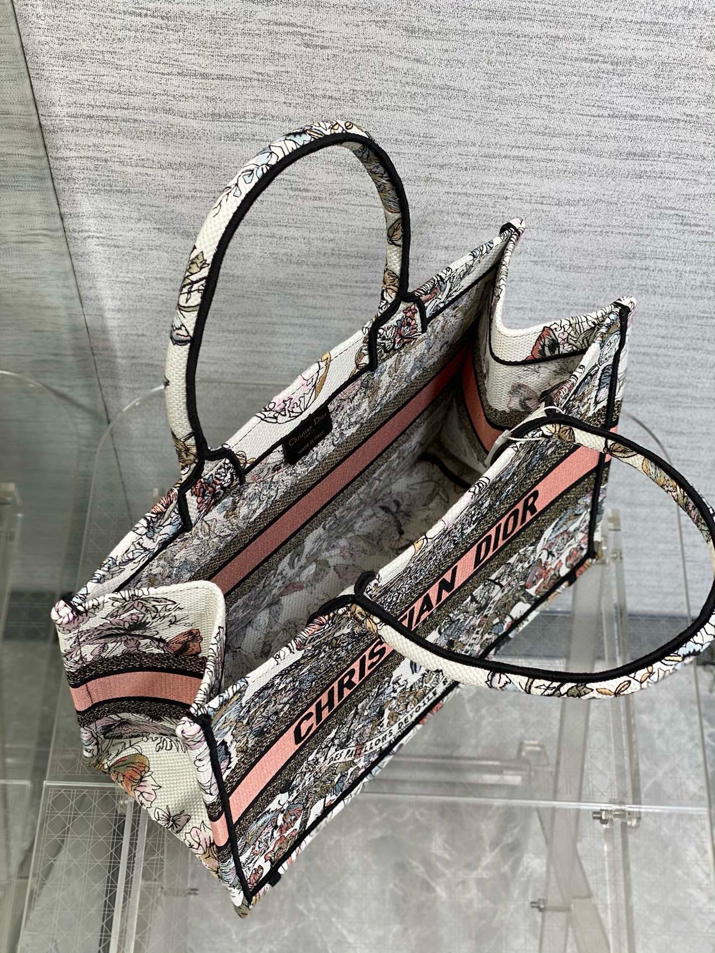 D*or medium book tote bag in butterfly around the world embroidery
