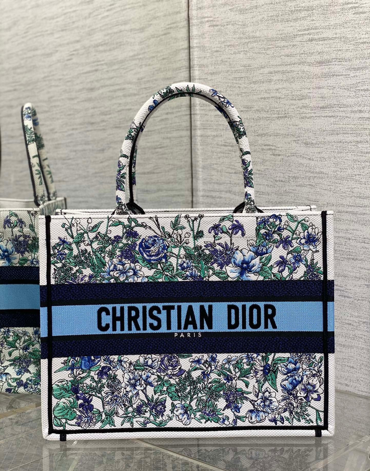 D*or medium book tote bag in multicolor flowers constellation embroidery