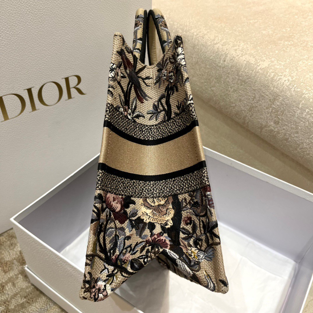 D*or medium book tote bag in beige jardin d''hiver embroidery