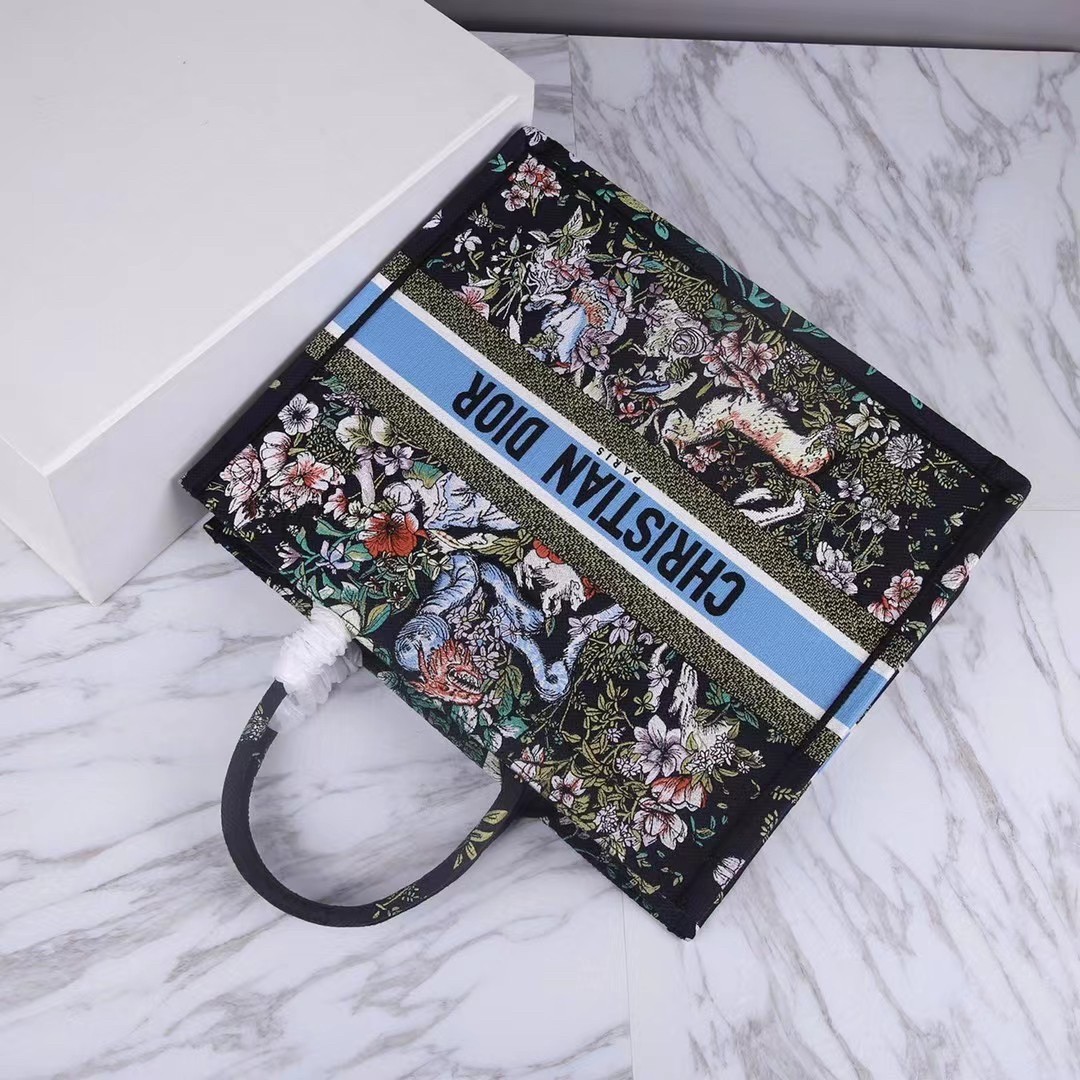 D*or large book tote in blue d-constellation embroidery