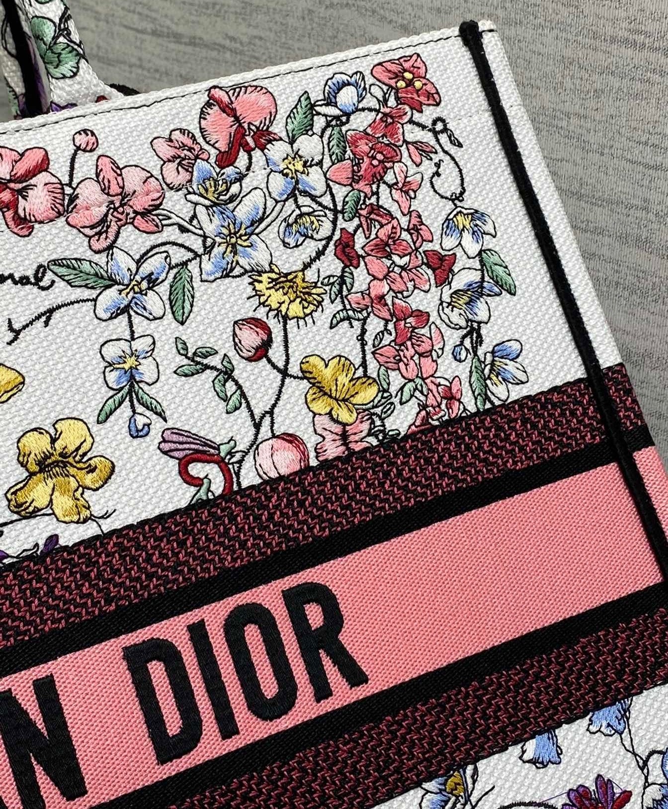 D*or large book tote bag in white multicolor florilegio embroidery