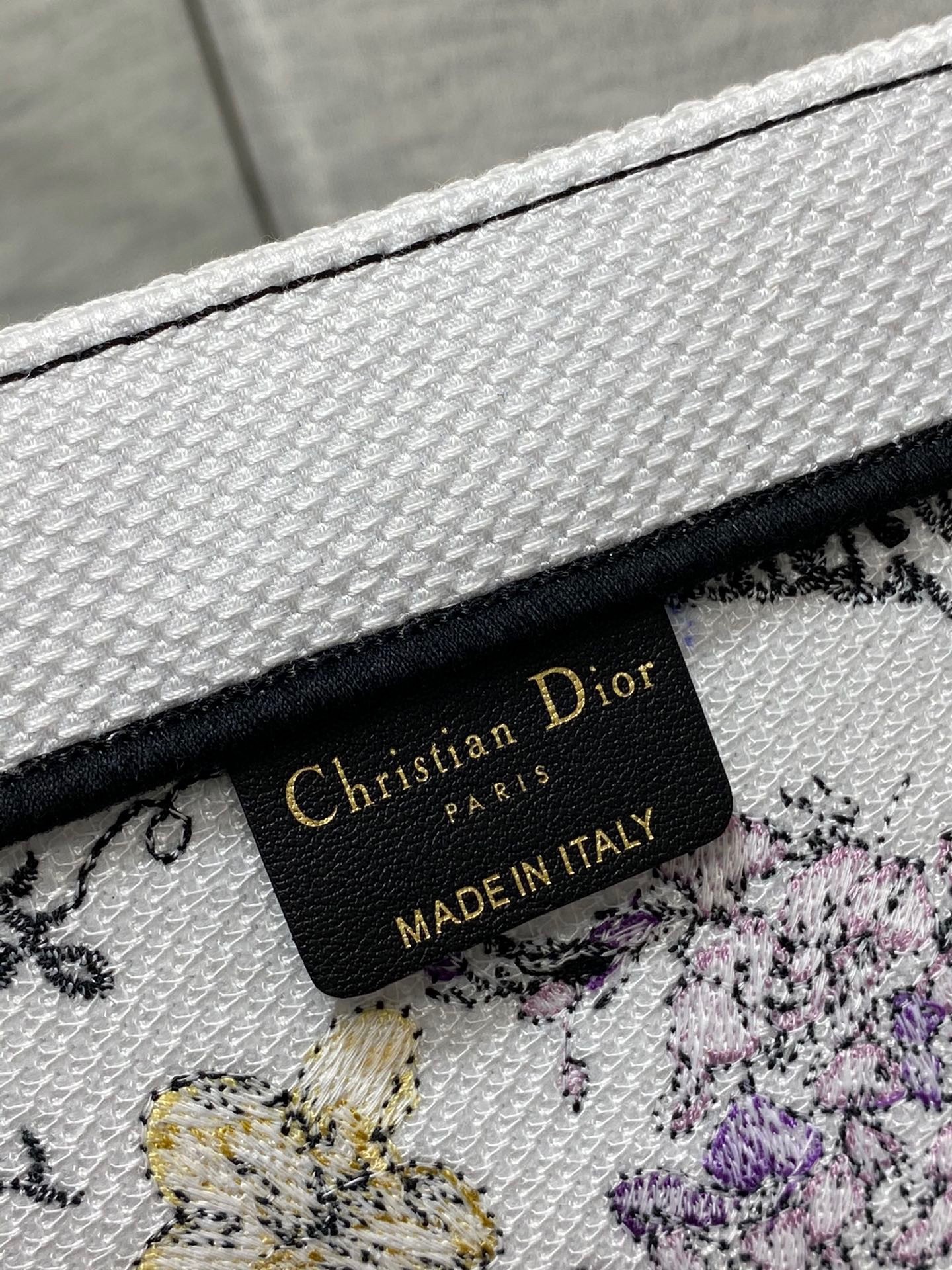 D*or large book tote bag in white multicolor florilegio embroidery