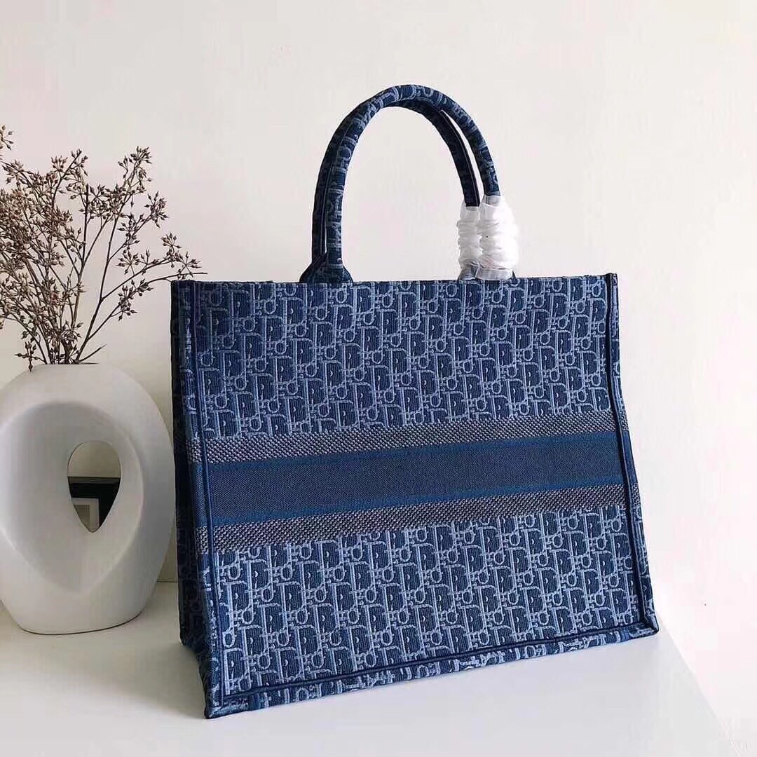 D*or book tote bag in denim blue oblique canvas