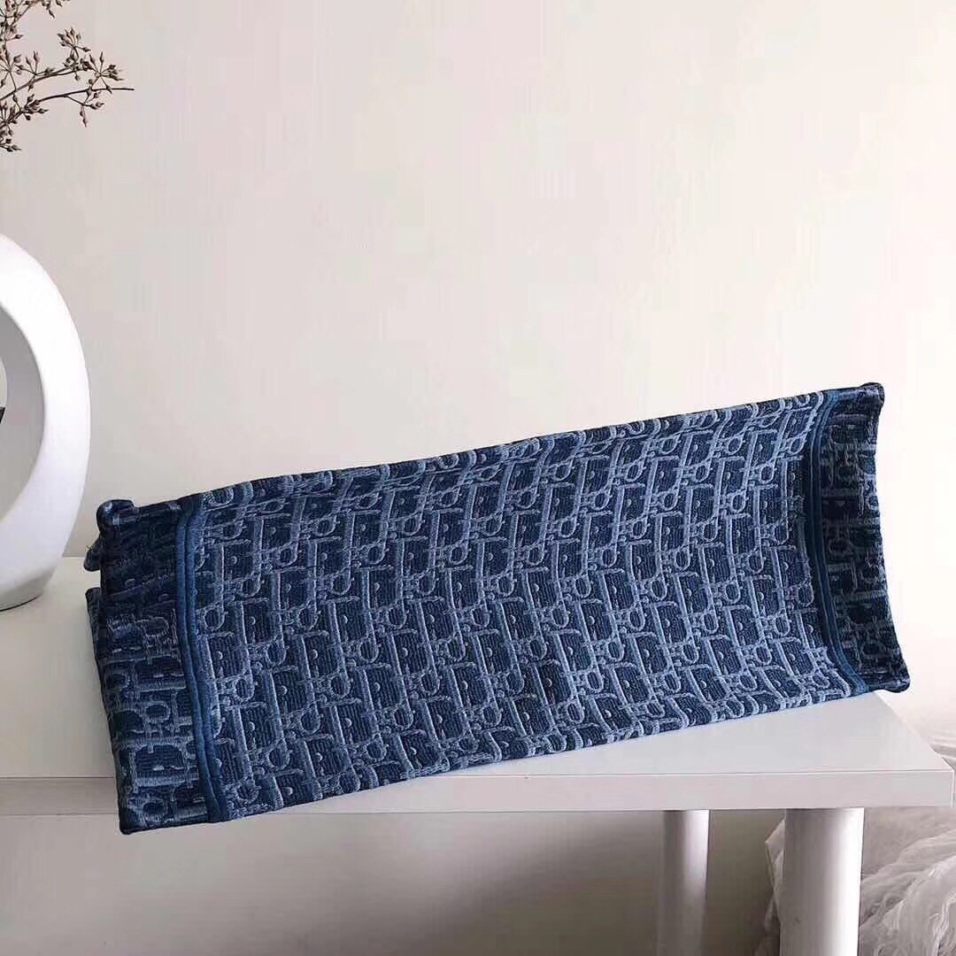 D*or book tote bag in denim blue oblique canvas