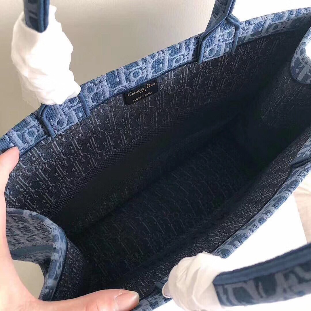 D*or book tote bag in denim blue oblique canvas