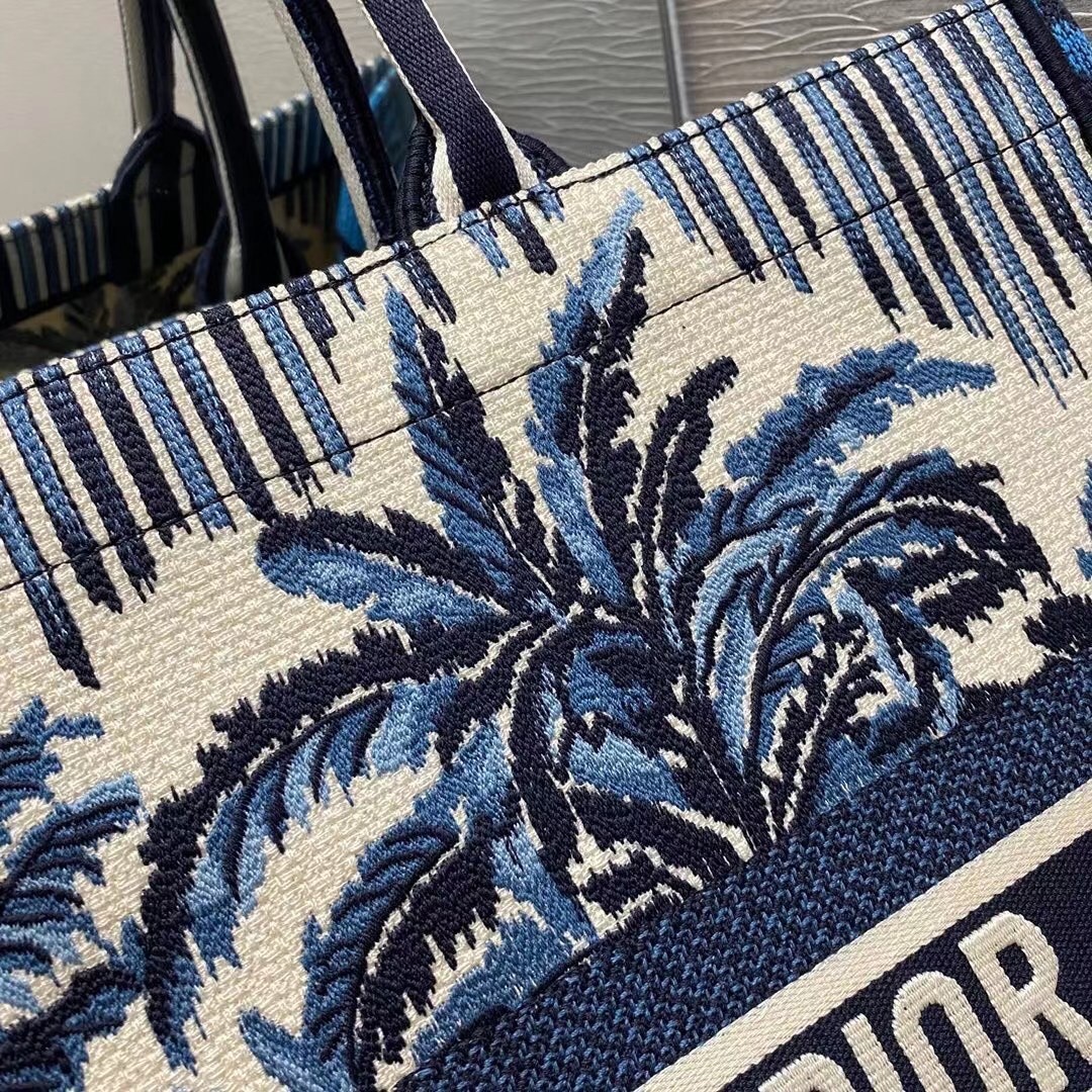 D*or book tote bag in blue D*or palms embroidery