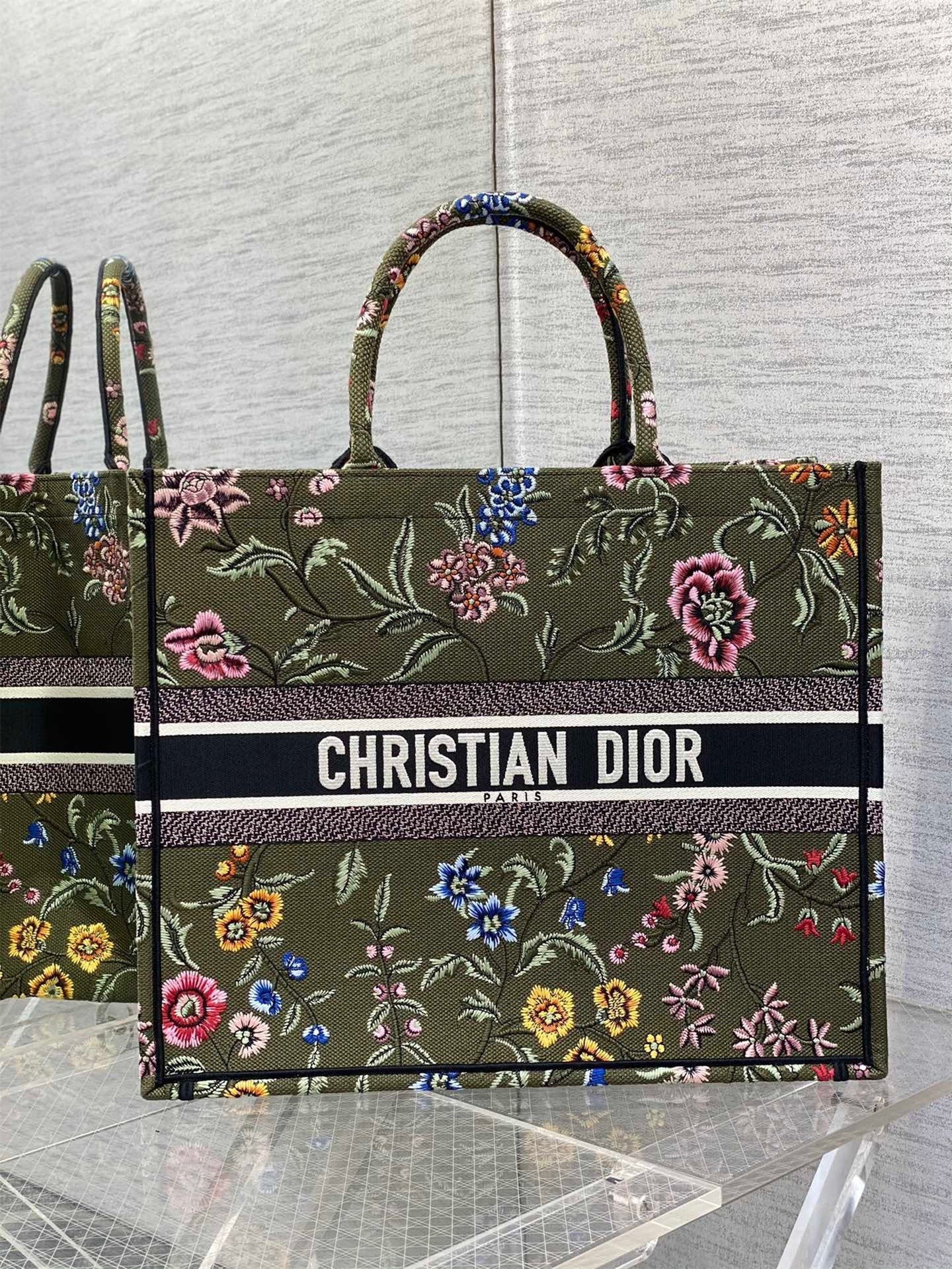 D*or large book tote bag in green D*or petites fleurs embroidery