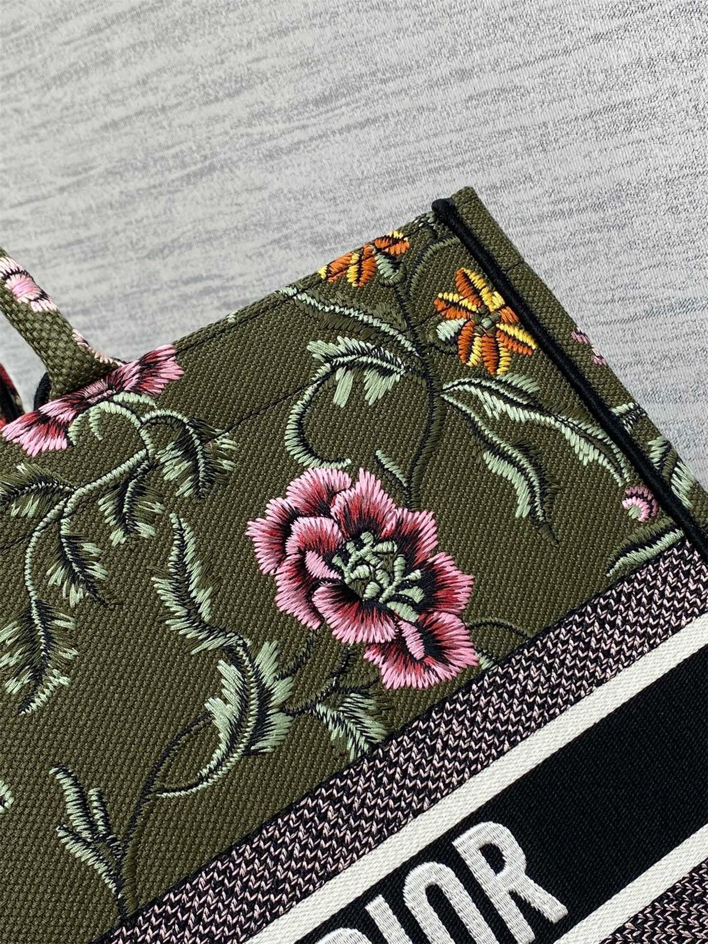 D*or large book tote bag in green D*or petites fleurs embroidery