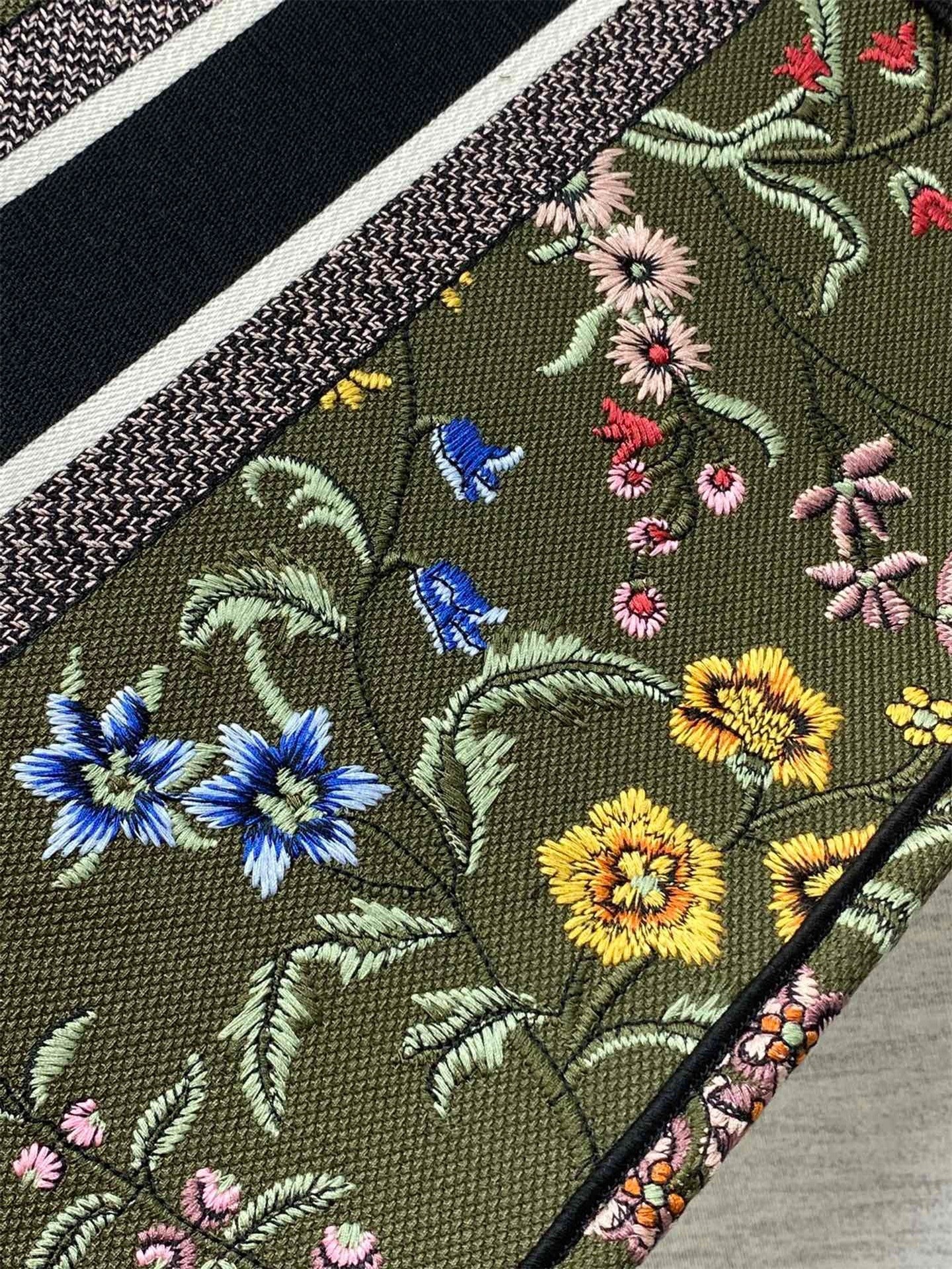 D*or large book tote bag in green D*or petites fleurs embroidery