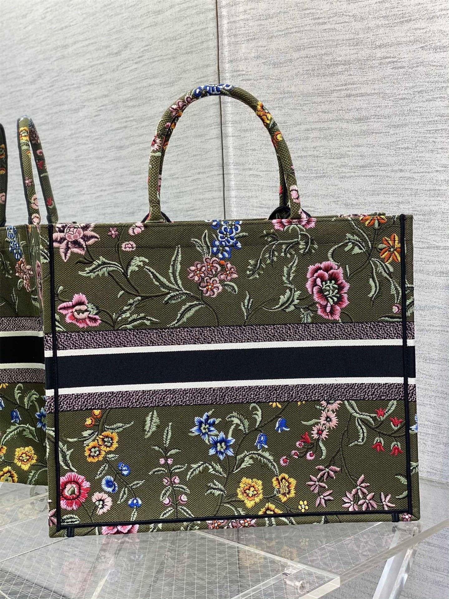 D*or large book tote bag in green D*or petites fleurs embroidery