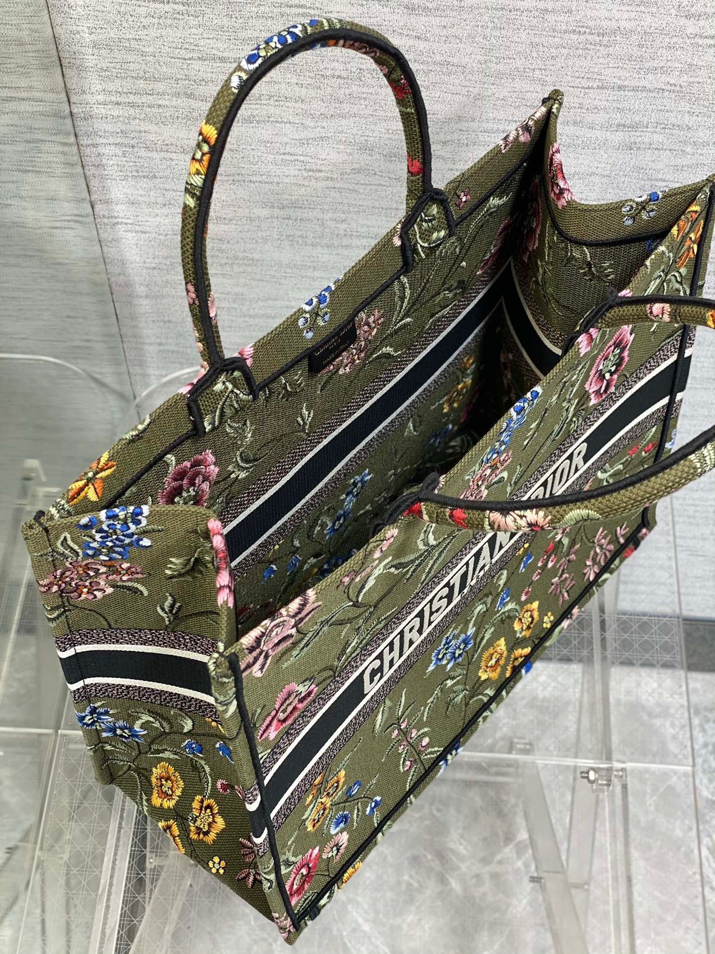 D*or large book tote bag in green D*or petites fleurs embroidery