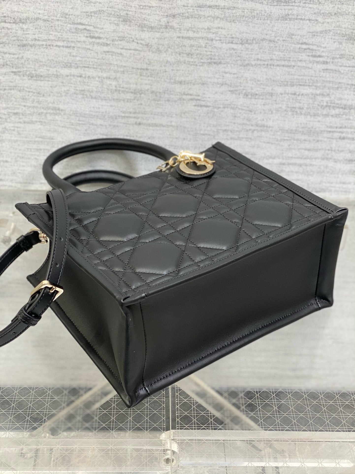 D*or small book tote bag with strap in black macrocannage calfskin