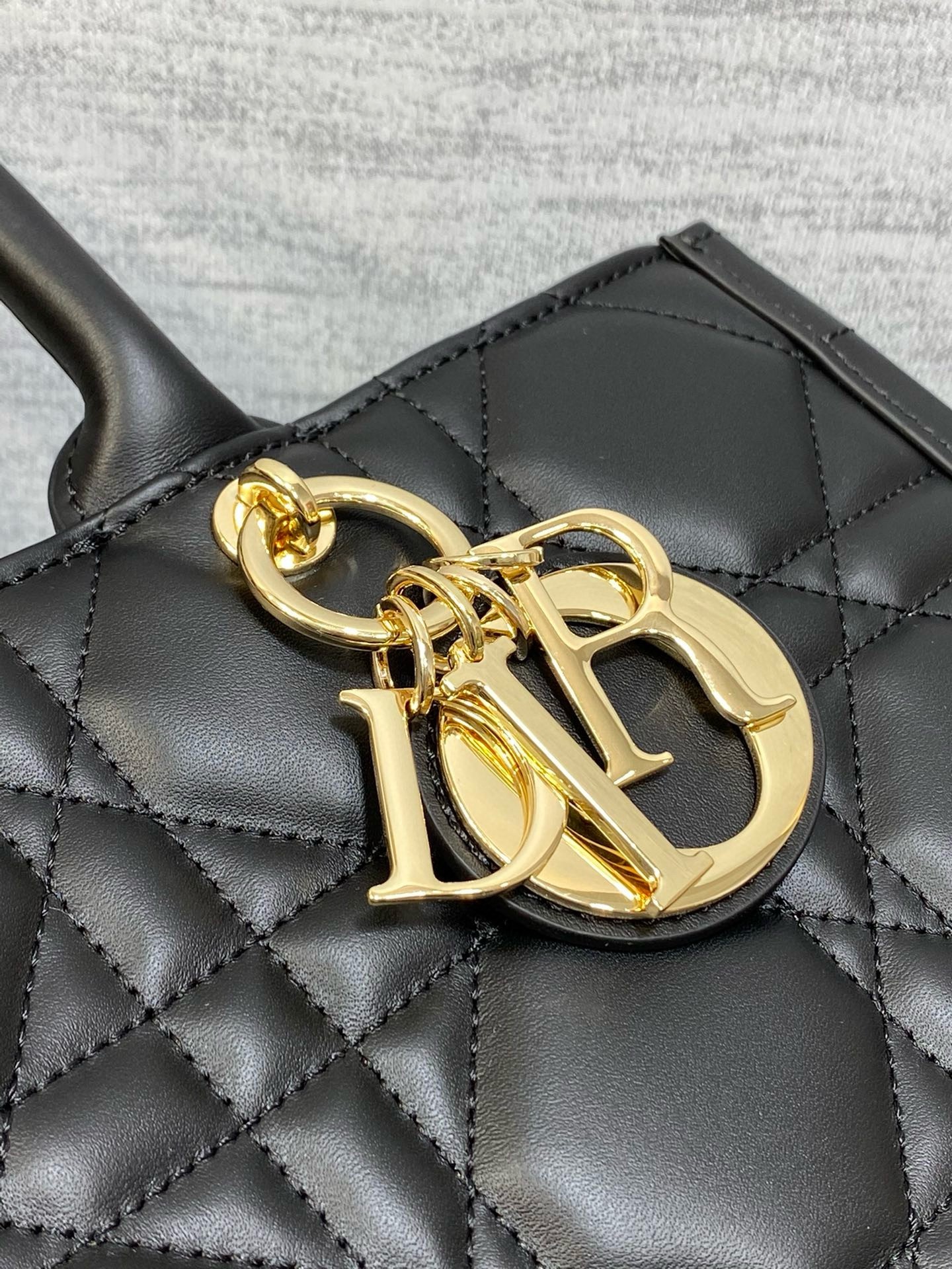 D*or medium book tote bag with strap in black macrocannage calfskin