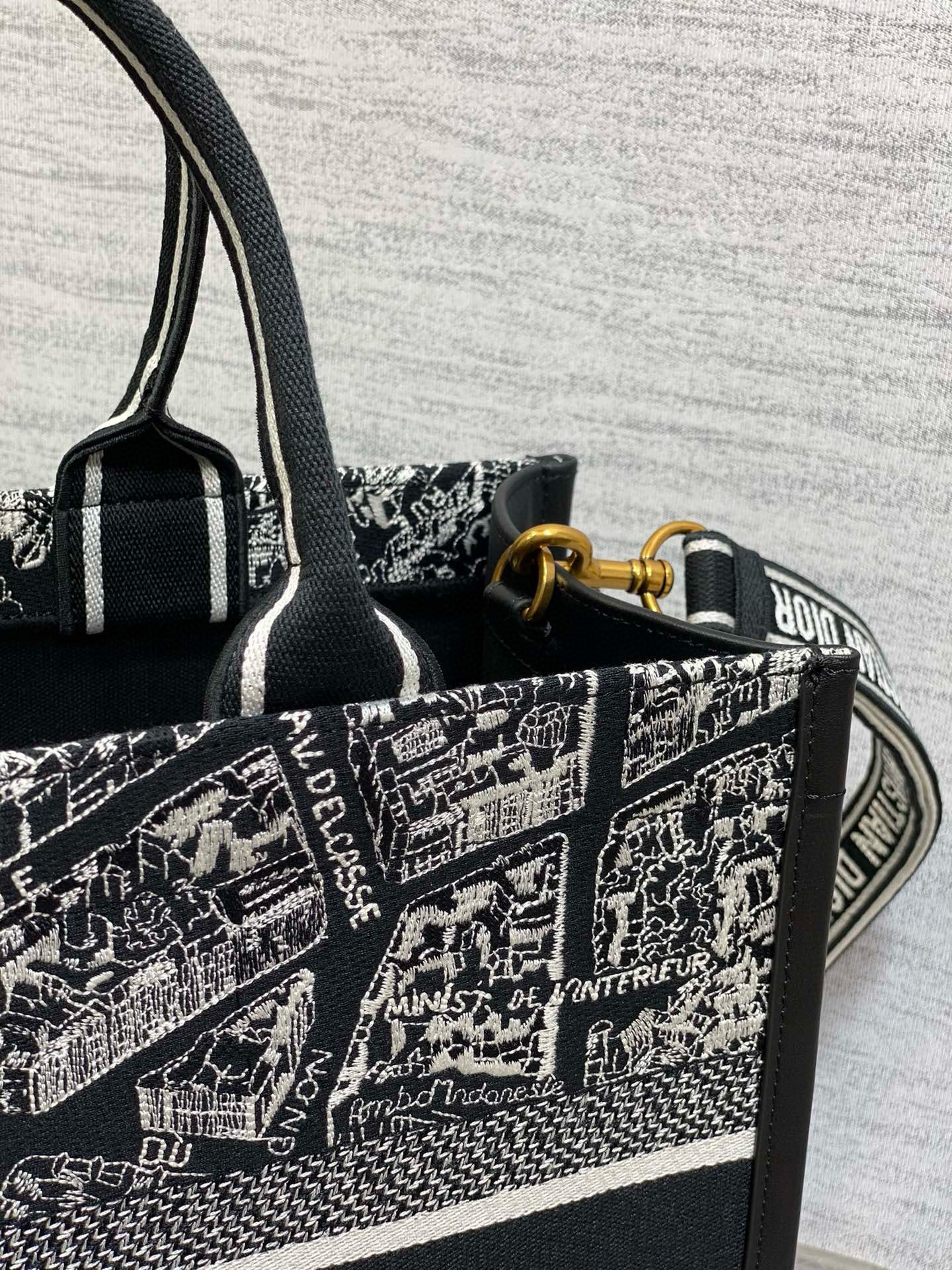 D*or medium book tote bag with strap in plan de paris embroidery and black calfskin