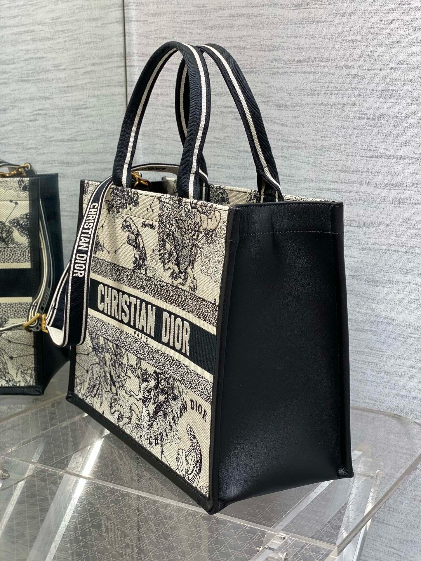 D*or medium book tote bag with strap in white D*or zodiac embroidery