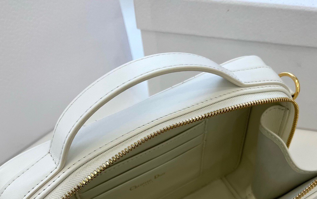 D*or caro box bag with chain in white macrocannage calfskin