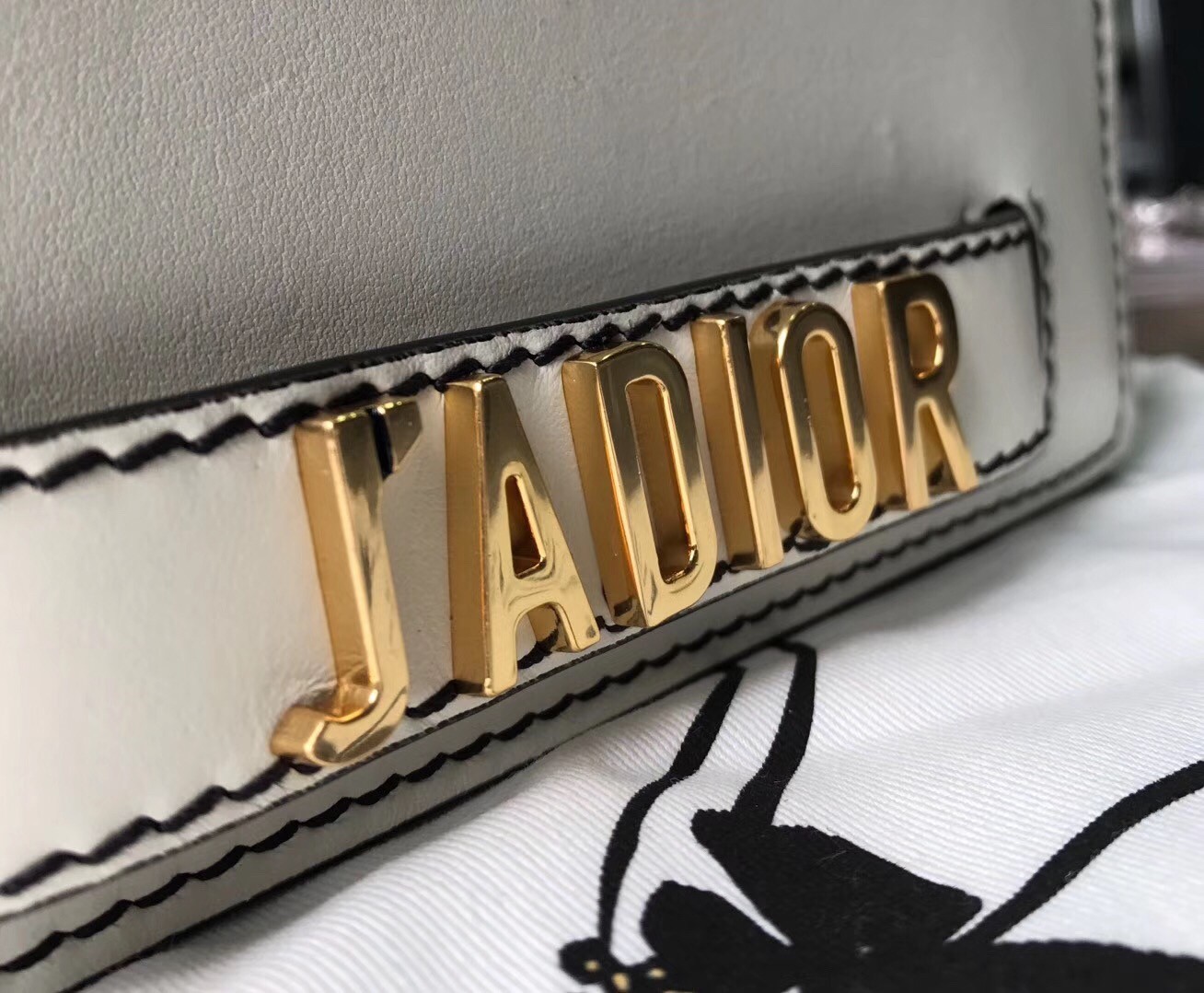 D*or white j’aD*or wallet on chain pouch
