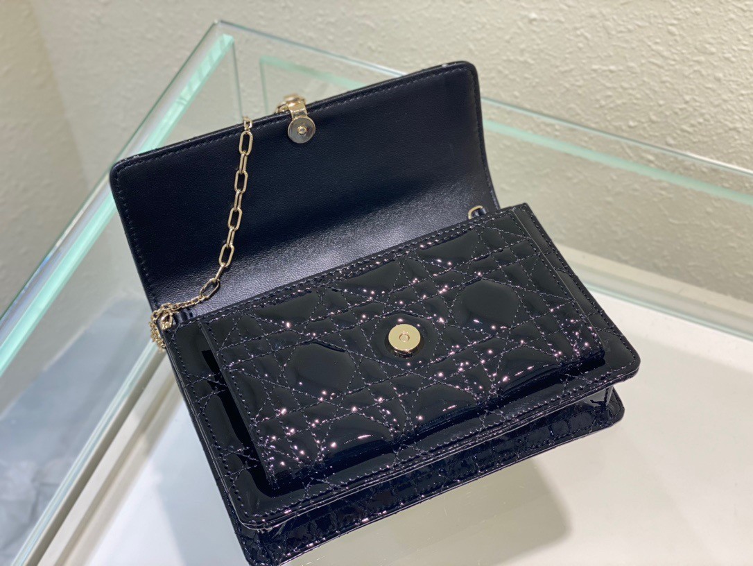 D*or lady D*or chain pouch in black patent calfskin